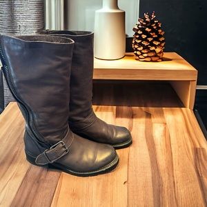 Frye Samantha Zip Tall boot. Size 9.5